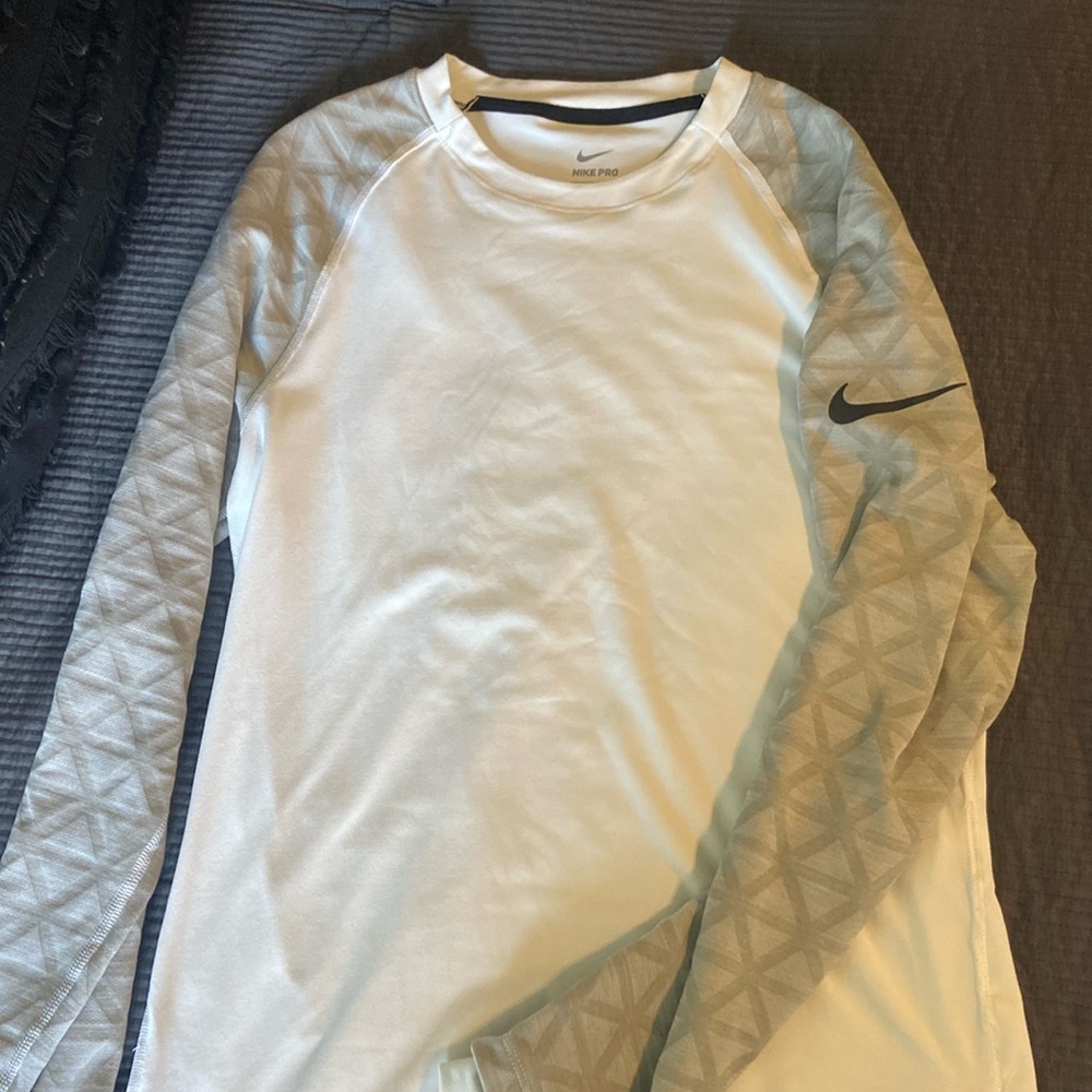 Men’s Nike Pro- long sleeve shirt- small